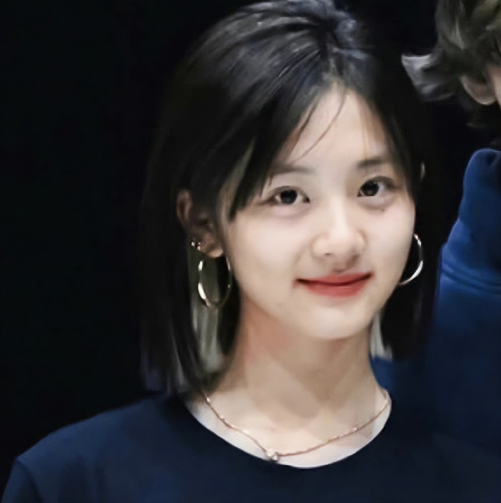 16岁黄多多近照曝光浓妆艳抹成熟艳丽少了美少女的清新自信