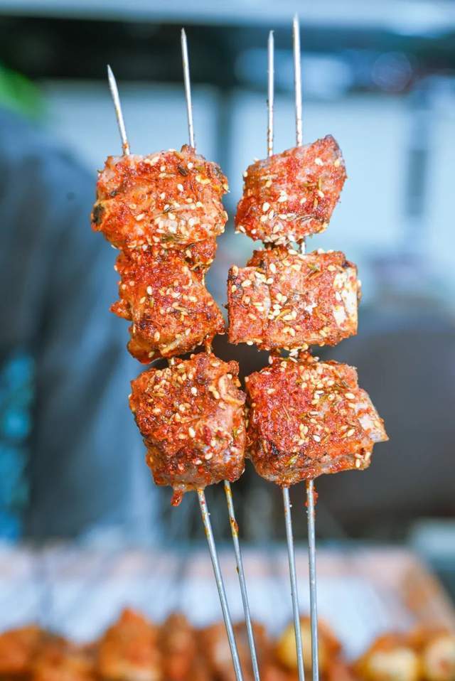 烤五花肉,麻辣猪排,烤猪手,猪脆骨,烤肥肠,烤鸽子,活珠子,猪油边,烤