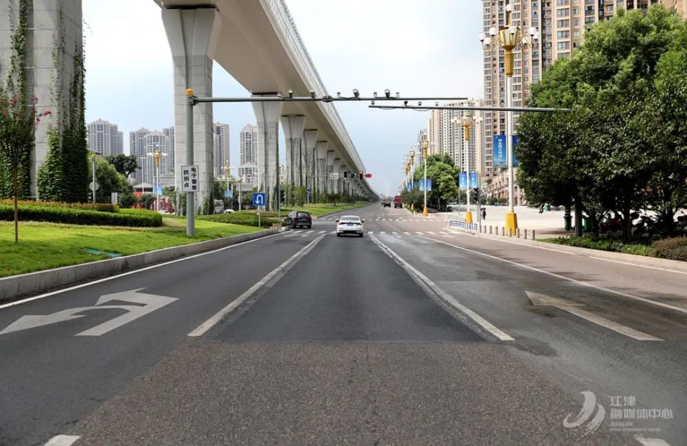 圣泉街道南北大道此外,双福街道还通过开展市政基础设施提升行动