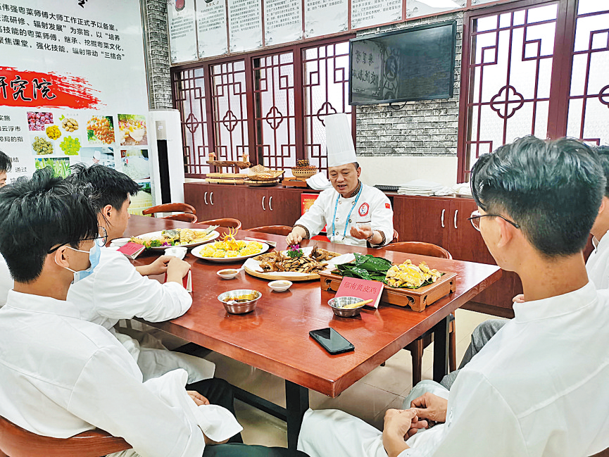 名师引领起航 共筑美好未来——云浮技师学院优秀教师代表剪影