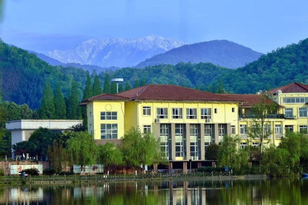 四川高考成绩今晚开查都江堰这5所院校与你一起迎接未来式