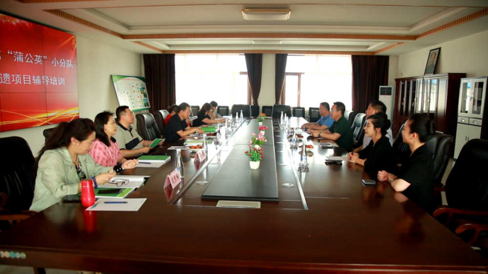 于彦波在座谈中指出,方正县交通便利,资源丰富,人文环境,政治生态环境