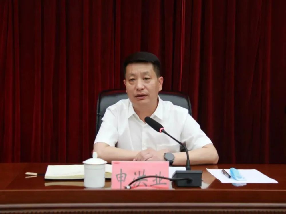 会上,人民银行德惠市支行通报了上半年全市金融机构关于稳健货币政策