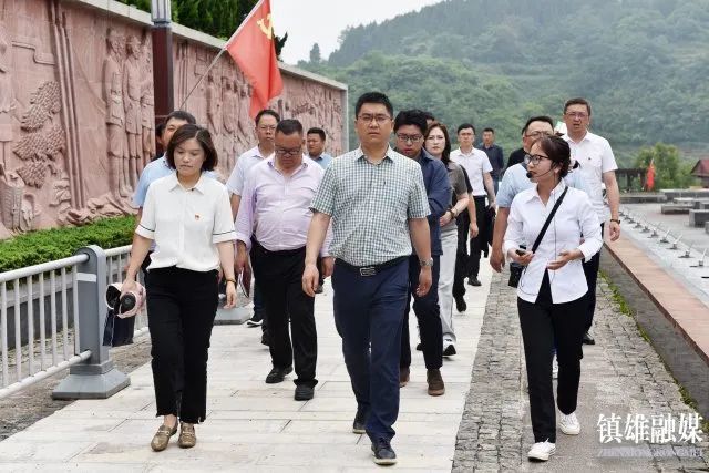 杨绪春率队到毕节市七星关区考察对接德隆白车索道建设项目