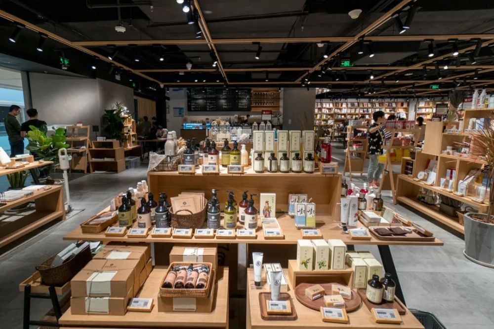 线下门店仅剩一家一条生活馆为何黯然离场