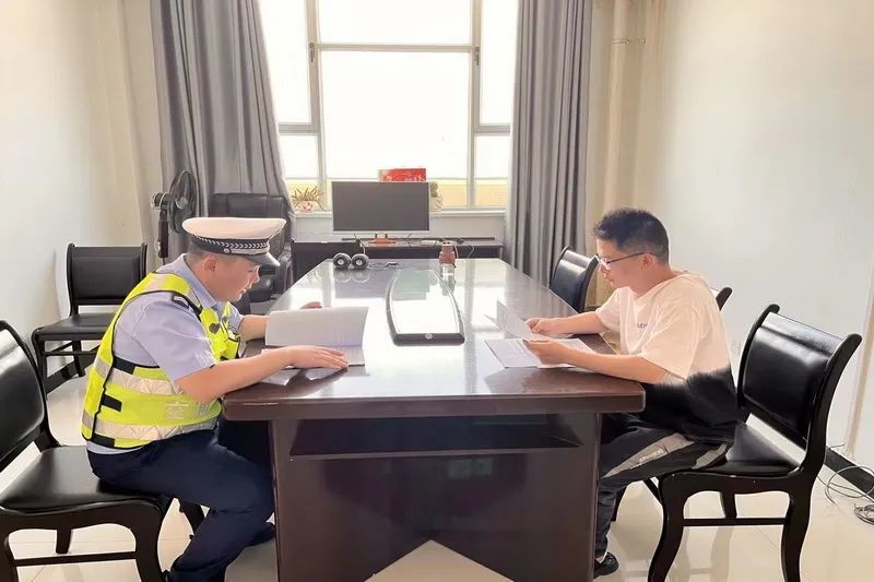 和静县公安局交警大队点线面相结合狠抓夏季道路交通安全宣传工作