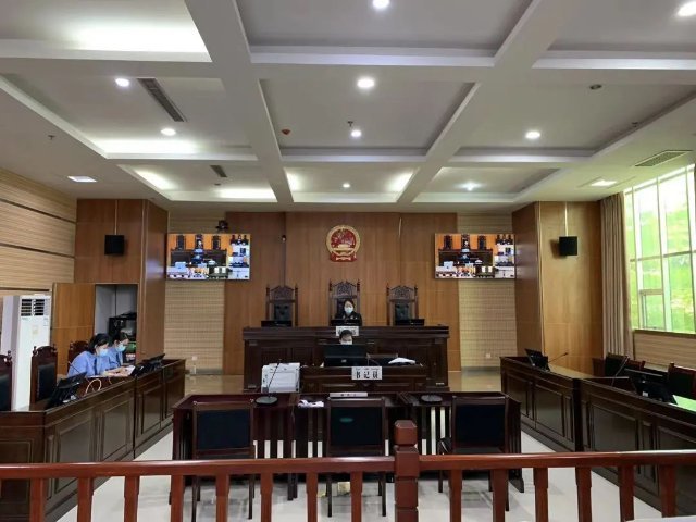 2021年12月21日20时许,景洪市公安局民警在景洪市勐龙镇新农贸市场内