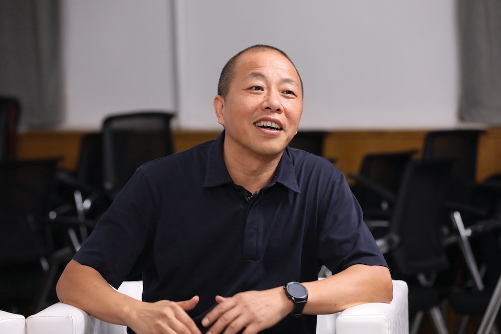 展现大时代背景下普通人的命运谢刚新作老五讲述中国式阿甘故事