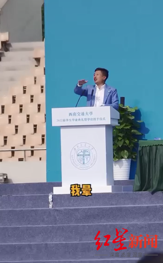 巴蜀文化宣扬者 @比格费西,是抖音平台拥有100多万粉丝的短视频达人