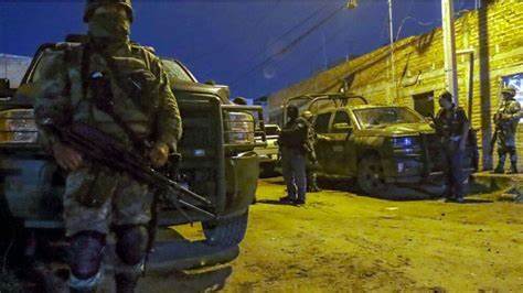 4名墨西哥警察遭伏击死亡8名武装分子在混战中被打死