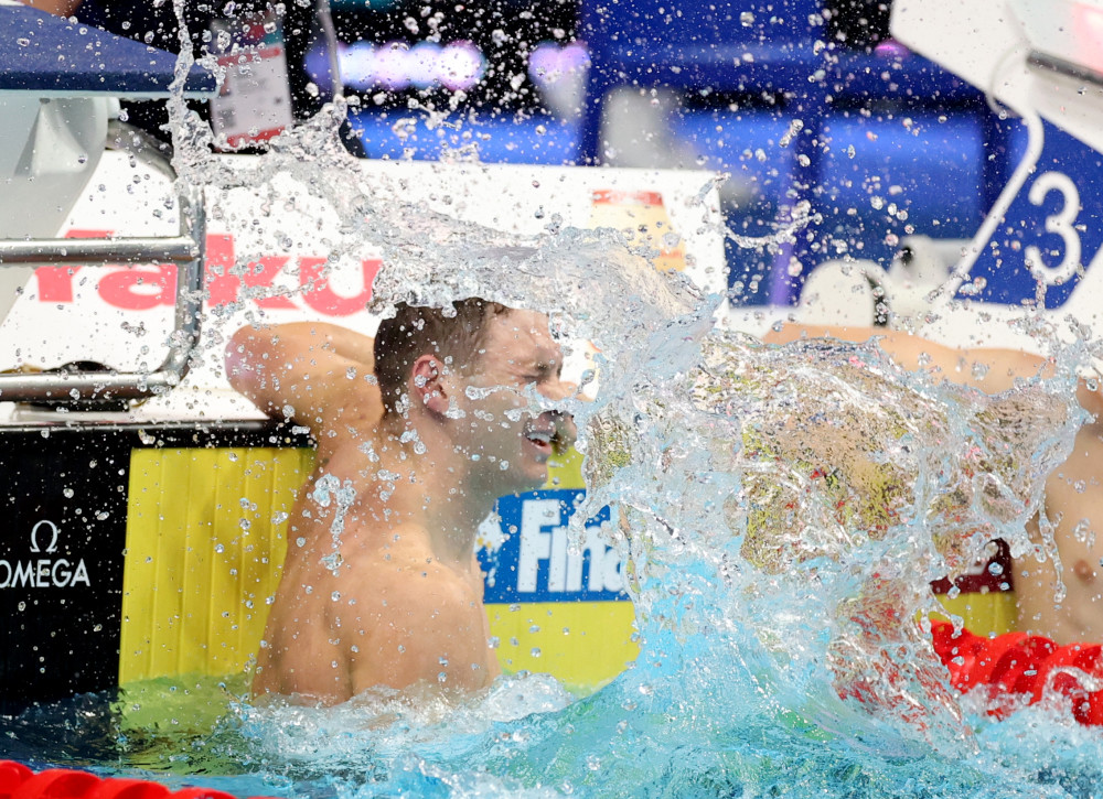 (体育)游泳——世锦赛:美国选手获男子200米仰泳冠军(2)