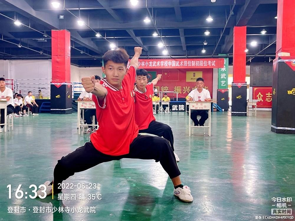 少林小龍武校舉行中國武術段位制初段位考試_騰訊新聞