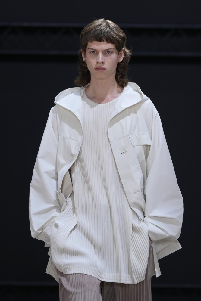 外代二线巴黎男装周三宅一生品牌时装秀2