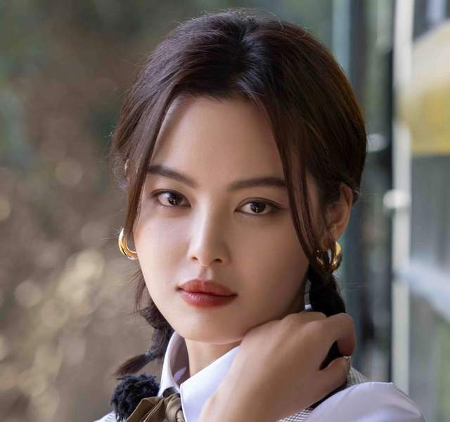 这4位厚嘴唇女星告诉你,香肠嘴也能风情万种