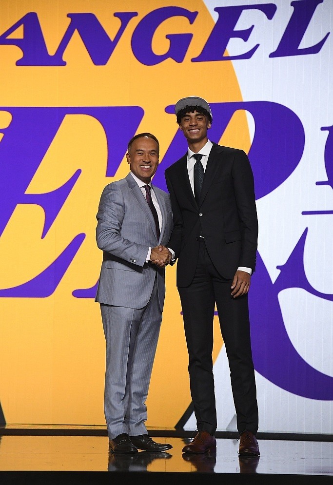 97米,体重86公斤,臂展达到2.05米,他的模板为沙梅特,富尼耶.