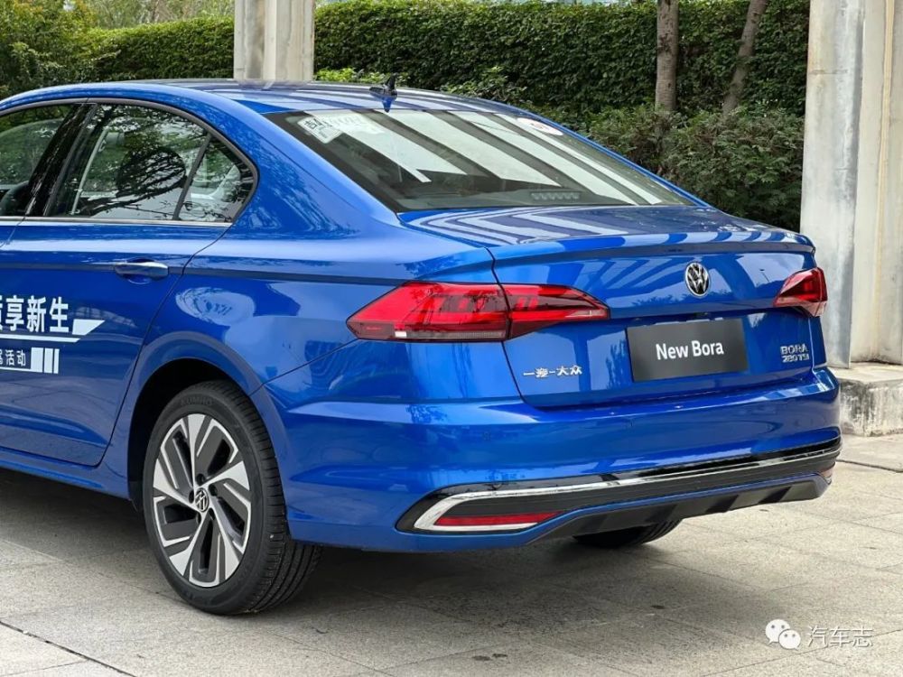 试驾全新一汽-大众宝来,内饰外观大不同,油耗方面有惊喜插图4