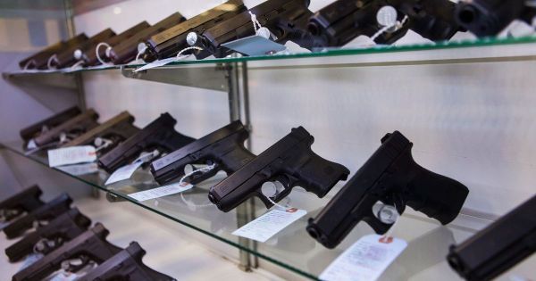 “拥枪者的胜利”：美最高法院推翻纽约州公开携枪限制