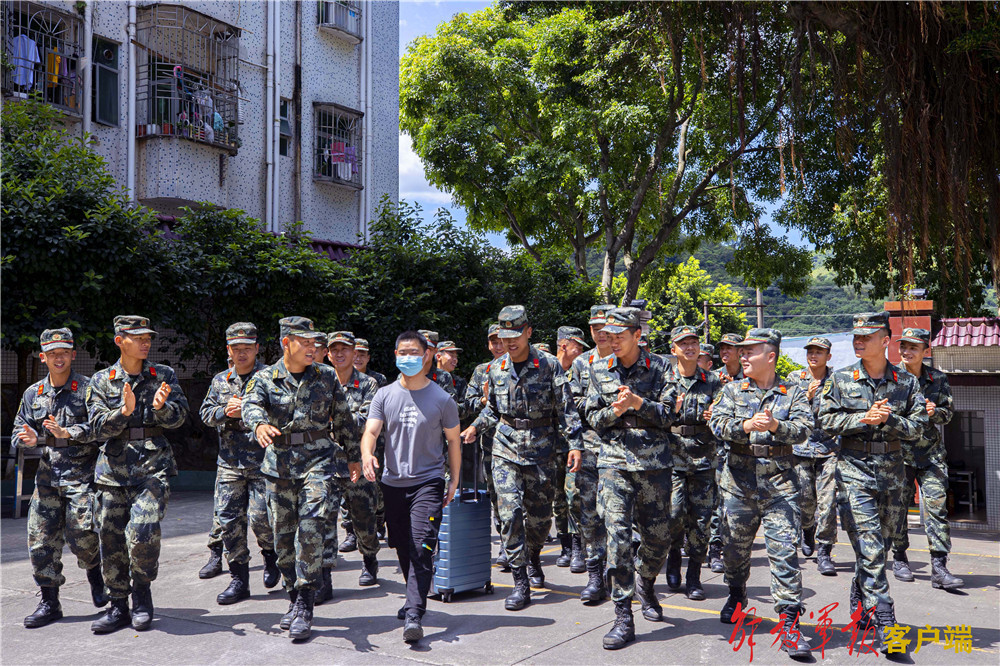 武警休假期间家乡遇洪水延迟归队勇救28人