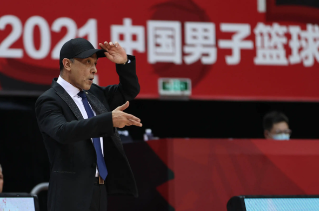 非常好,只有14岁的他已经可以轻松扣篮,另外虽然身高已经达到1米90,但