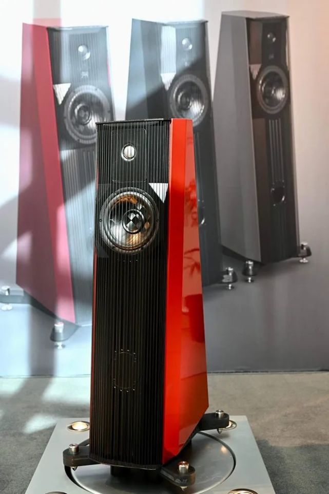 新品|丹麦贵丰 gryphon 发布 eos 2 入门落地音箱——设计元素创新