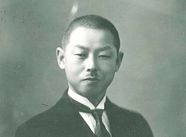 改名日产,成为新兴财阀,积极在满洲扩张重工业,成为控制满洲国的五人