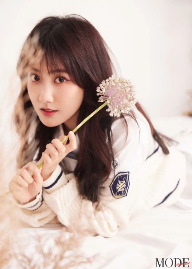 李艺彤甜蜜少女养成图鉴职场上演钓系攻心计