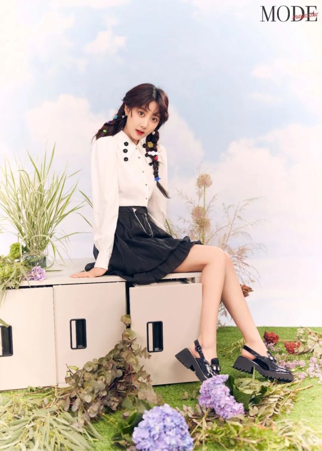 李艺彤:甜蜜少女养成图鉴,职场上演钓系攻心计