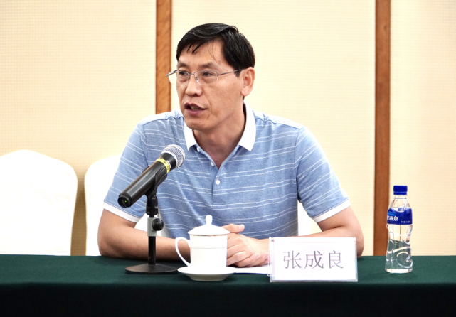 鲁东大学文学院副院长张成良作主旨发言烟台大学文学与新闻传播学院副