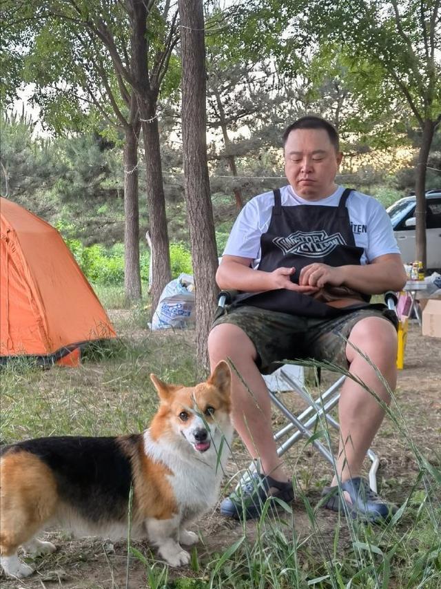 德云社阎鹤祥晒爬山照,引发粉丝调侃,评论区画风直接跑偏