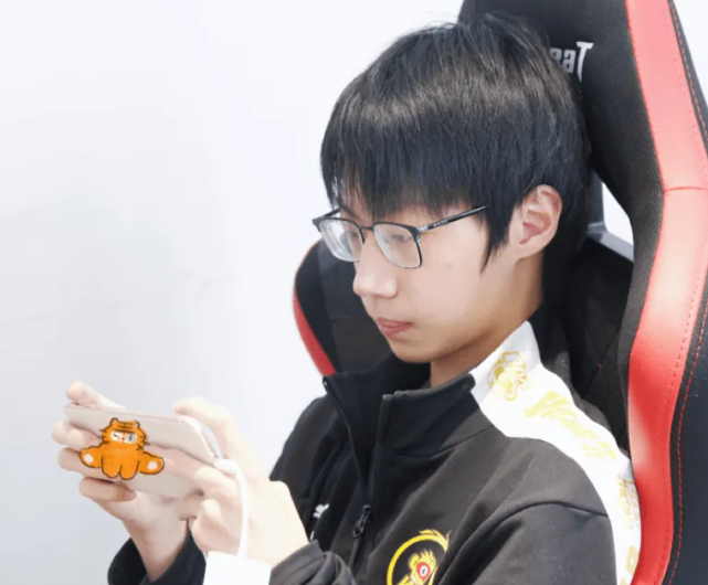 es不敌wb梓墨证明自己的实力水友es在做售后罢了