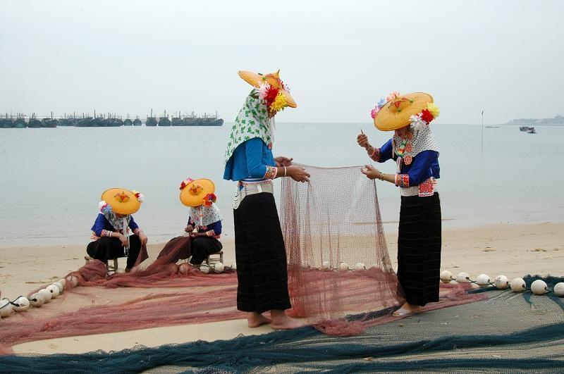 结婚穿黑衣裤,婚后回娘家长住,奇特的惠安女婚俗_腾讯新闻