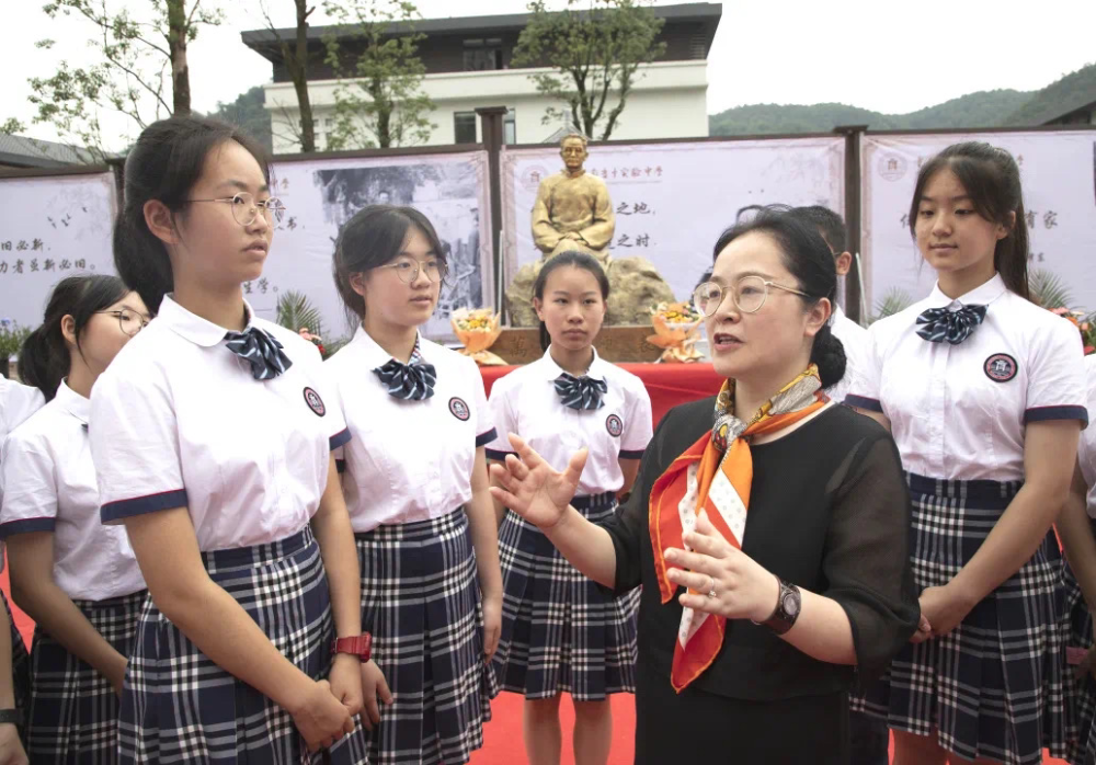 又一精神丰碑陶行知纪念塑像在重庆巴南育才实验中学落成