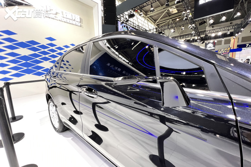 科幻造型/搭载华为双电机阿维塔11纯电动中大型SUV实车亮相