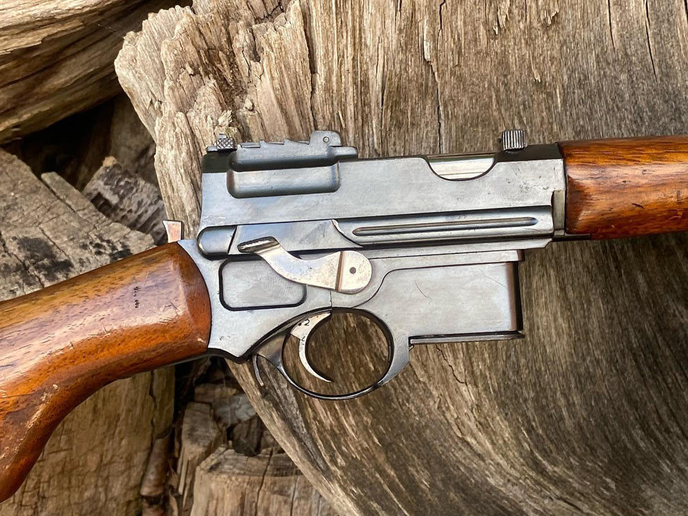 曼利夏18971901卡宾枪由手枪改装而成配备漂亮的胡桃木枪托