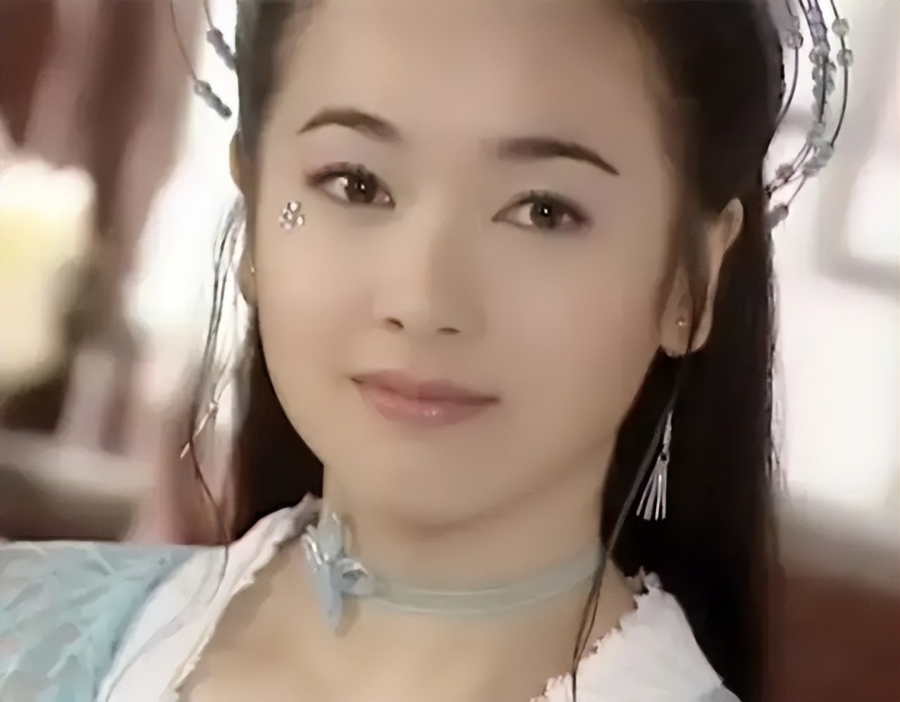 左小青扭腰摆胯跳舞庆生被赞魔鬼身材仙女容貌与富豪离婚1年生活惬意