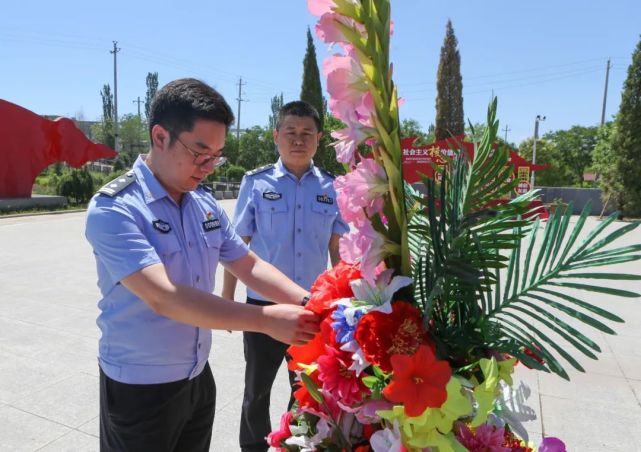 张红卫,党委委员,新义派出所所长赵亚宏,党委委员韩光晶代表孝义市