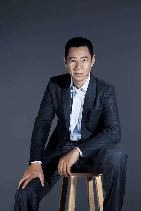 60岁的年纪20岁的身材,这些老牌男神,让中年发福的男星脸红_腾讯新闻