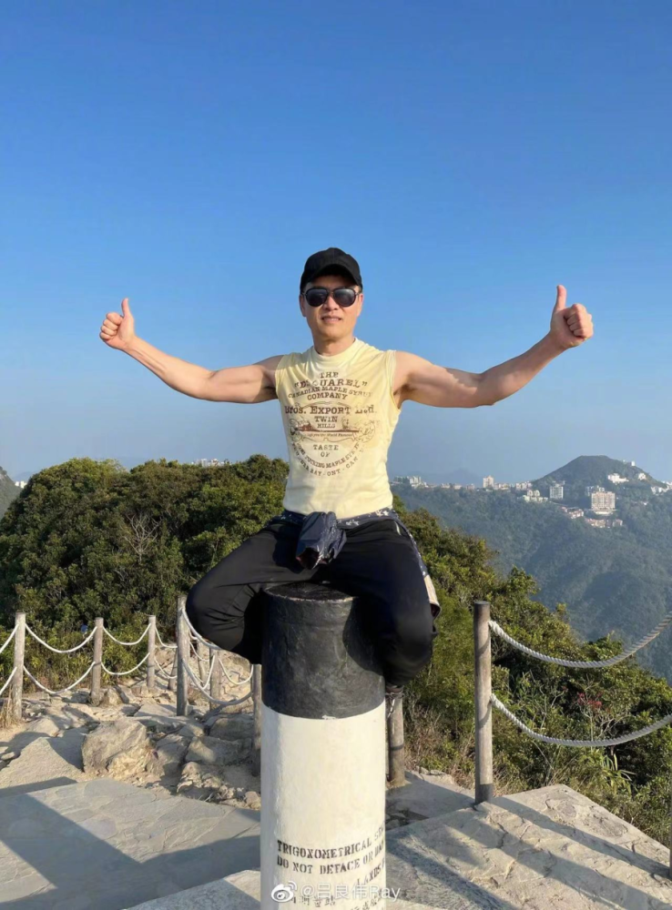 60岁的年纪20岁的身材,这些老牌男神,让中年发福的男星脸红_腾讯新闻