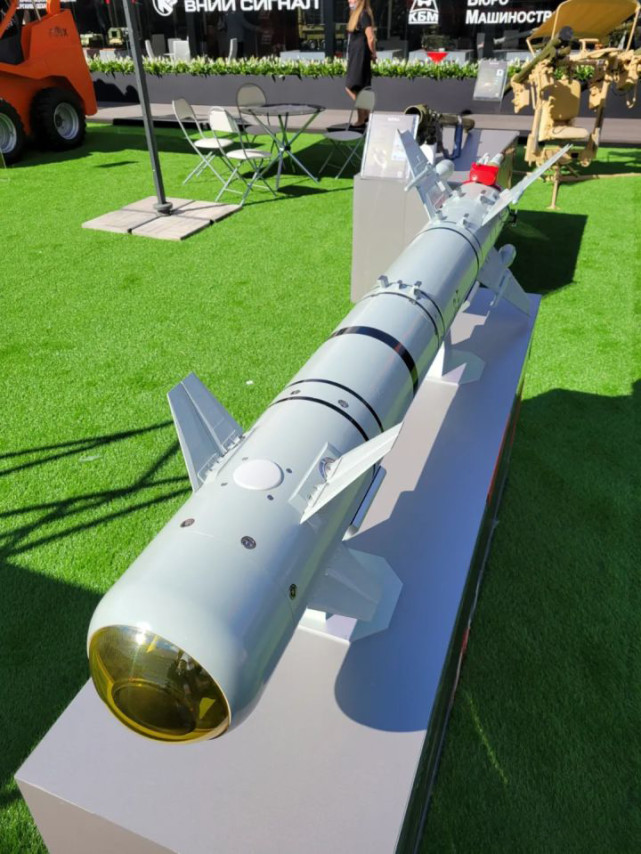 俄罗斯新武器首战告捷乌克兰军火库损失惨重泽连斯基求助无门