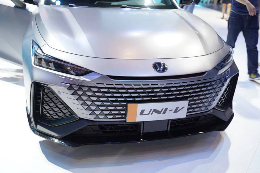 售价1299万起换装20t动力系统重庆车展实拍长安univ20t