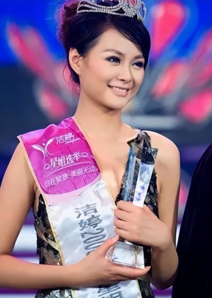 湖南卫视举办的《星姐选秀》比赛中,凭借着丰富的比赛经验,沈梦辰在
