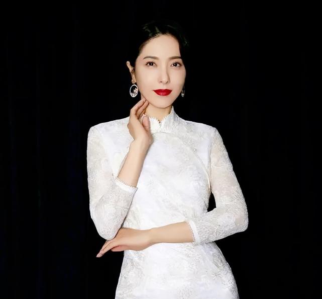 湖北盛产美女!这10位"荆楚"女星,个个肤白貌美,楚楚动人