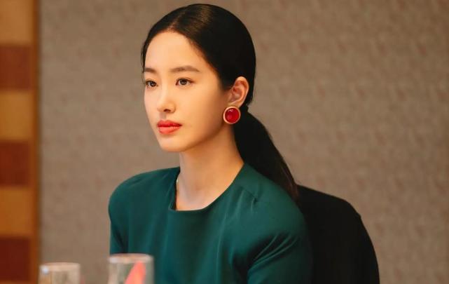 湖北盛产美女!这10位"荆楚"女星,个个肤白貌美,楚楚动人