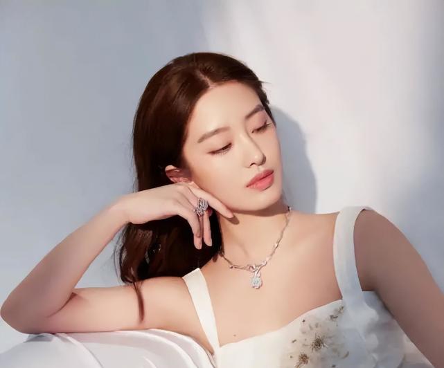 湖北盛产美女!这10位"荆楚"女星,个个肤白貌美,楚楚动人