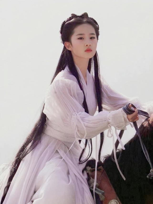 18年前刘亦菲的骑马照,感慨女娲是真的偏心!