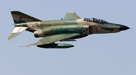 美军曾经的王牌f4"鬼怪"战机,性能强大兼容好,怎料却生不逢时_腾讯