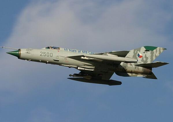 美军曾经的王牌f4"鬼怪"战机,性能强大兼容好,怎料却生不逢时_腾讯