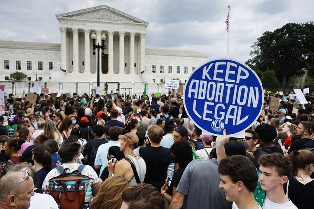 拜登炮轰最高法院推翻堕胎权判例，三权分立已死！美国向内战解体迈出一大步