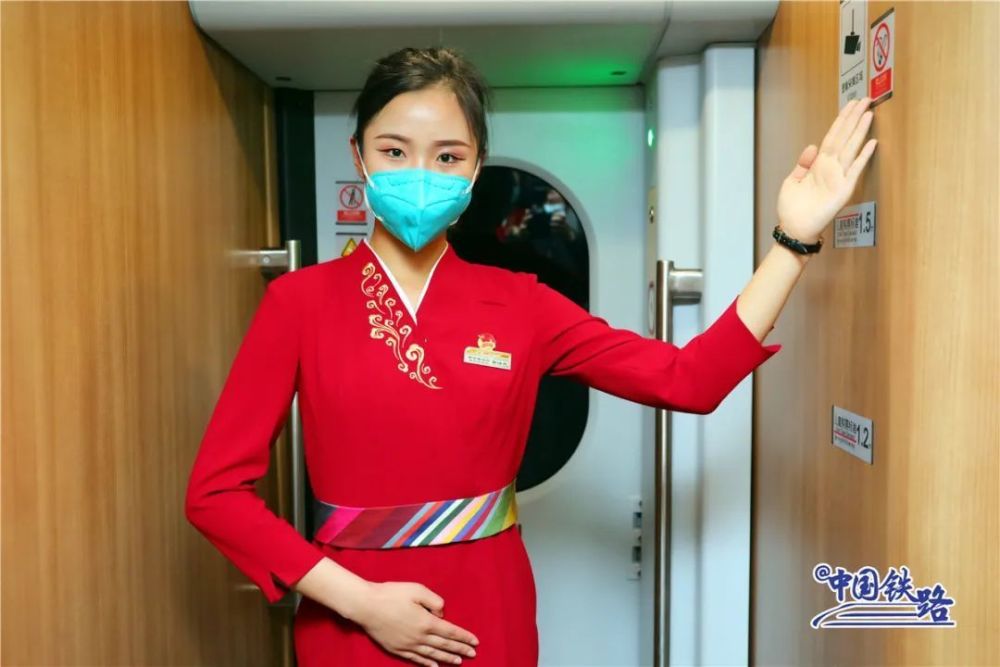 拉林铁路开通运营一年来"高原动姐"每天穿梭在拉萨,林芝,日喀则等地