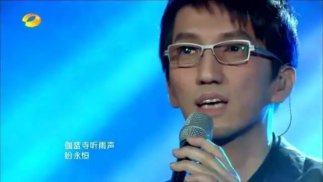 尤其是他重新演绎翻唱的《烟花易冷》,得到了许多人的好评